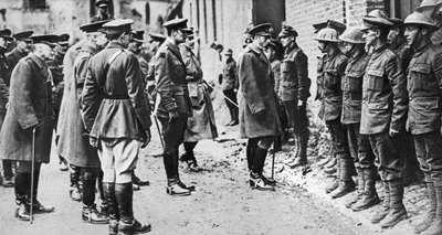 King George V with the 7th Battalion Sherwood Foresters, First World War, March 1918 by Unbekannt