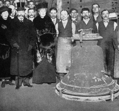 King George with the Victory Bell for Westminster Abbey by Unbekannt
