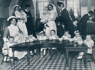 Kingsway Hall Creche for Children with Fathers at War and Mothers Who Are Working by Unbekannt