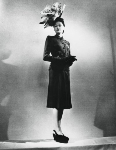The Chic Woman, outfit by the French fashion designer Jacques Fath, Paris, January 1943 by Unbekannt