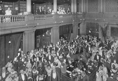 Ladies night at the Royal Society, London, c1903 by Unbekannt