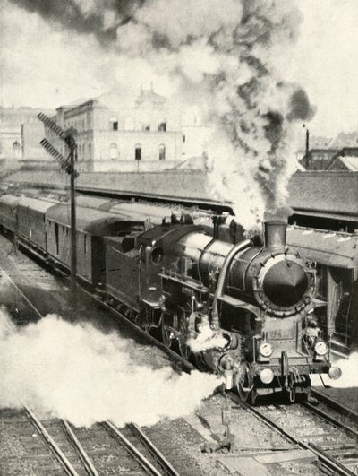 Leaving Budapest. An express train departs from the Central Station, 1935-36 by Unbekannt