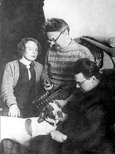Leon Trotsky and His Family, Alma Ata, USSR by Unbekannt