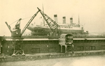 Lifting a Majestic 56,551 Tons in the Floating Dock at Southampton by Unbekannt