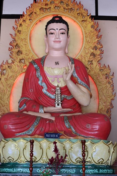Medicine Buddha (Bhaisajyaguru) Statue, Linh An Buddhist Pagoda, Dalat, Vietnam by Unbekannt