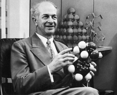 Linus Pauling, American chemist by Unbekannt