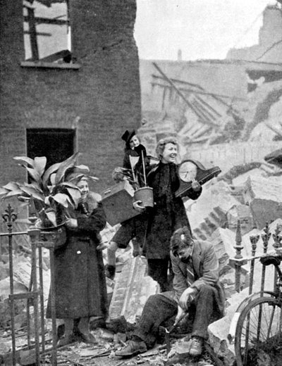 Londoners made homeless by a German air raid during the Blitz, World War II by Unbekannt
