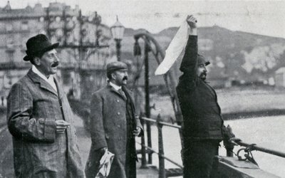 Louis Blériot on the pier at Dover after his flight across the English Channel, 25 July 1909 by Unbekannt