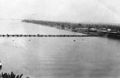 Lower pontoon bridge, Baghdad, Mesopotamia, WWI, 1918 by Unbekannt