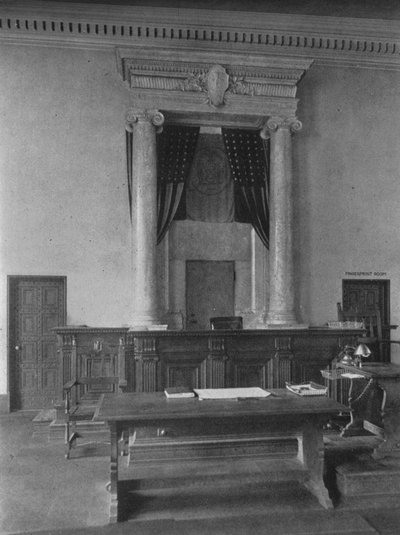 Magistrates Desk in the Court Room, Third District Court, New York City, 1924 by Unbekannt