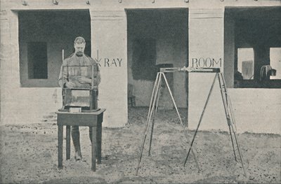 Major Battersby Using the Localizing Apparatus by Unbekannt