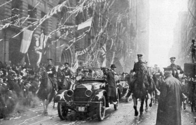 Marshal Joffre and Viviani arrive in New York, First World War, 9 May 1917 by Unbekannt