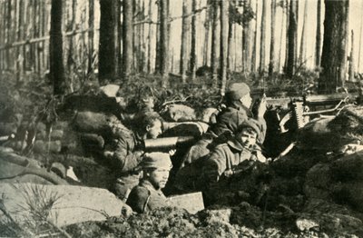 Maxim gun in action on the British Front, First World War, 1915, c1920 by Unbekannt