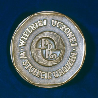 Medal commemorating Marie Sklodowska Curie, Polish-born French physicist by Unbekannt