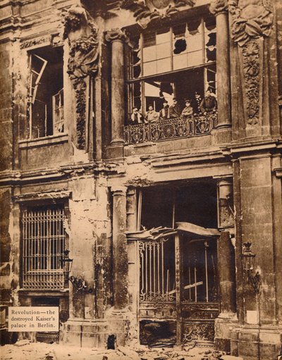 Members of the Peoples Marine Division on the Balcony of the City Palace, December 1918 by Unbekannt
