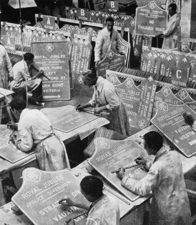 Men in the RAC Highways Department preparing traffic signs by Unbekannt