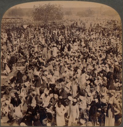 Mohammedans on Fast Day outside Jumma Mosque, looking south, Delhi, India by Unbekannt