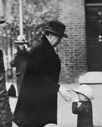 Mr. Churchill Attending a Cabinet Meeting During the General Strike in 1926 by Unbekannt