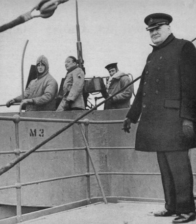 Mr Churchill with a British and American Gun Crew by Unbekannt