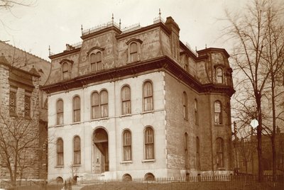 Mrs. Fred Paramore (nee Nellie Haseltine) Residence. North side of Pine Street, east of Twenty-eighth Street by Unbekannt