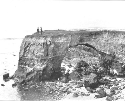 Natural Bridge on the Coast near Santa Cruz, California, USA, c1900 by Unbekannt