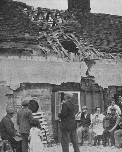 Nazis Intensify Air Raids on Britain by Unbekannt