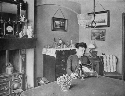 New Room in a Model Dwelling, London, c1900 1901 by Unbekannt