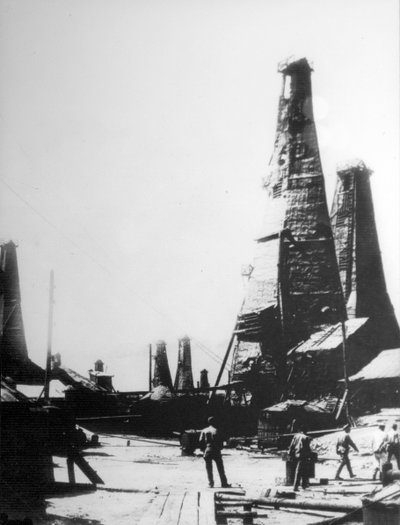 Oil Extraction in Baku, Russia by Unbekannt