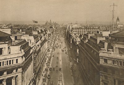 On The Roof of Bush House, Looking From Kingsway Towards The Northern Heights by Unbekannt