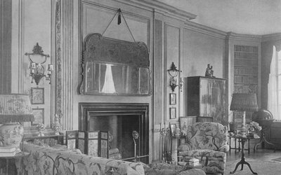 One side of the drawing room, house of Mrs WK Vanderbilt, New York, 1924 by Unbekannt