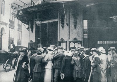 Outside One of the Paris Provision Stores When a Siege of the City Was Feared by Unbekannt