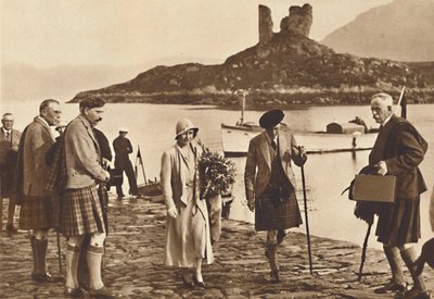 Over the Sea to Skye - landing in Skye from the yacht Golden Hind, 1933-1937 by Unbekannt
