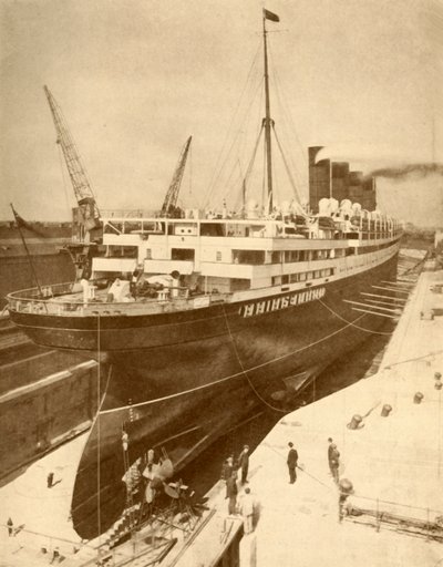 Overhauling a Large Liner in a Graving Dock at Liverpool by Unbekannt