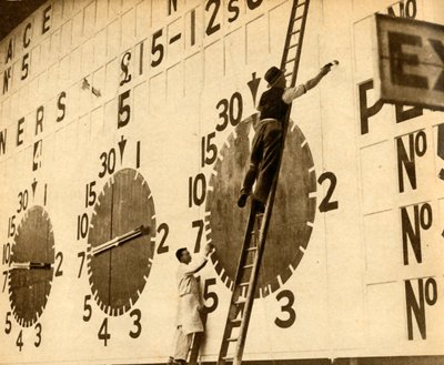 Painters at work on the White City tote, West London, 1932 by Unbekannt