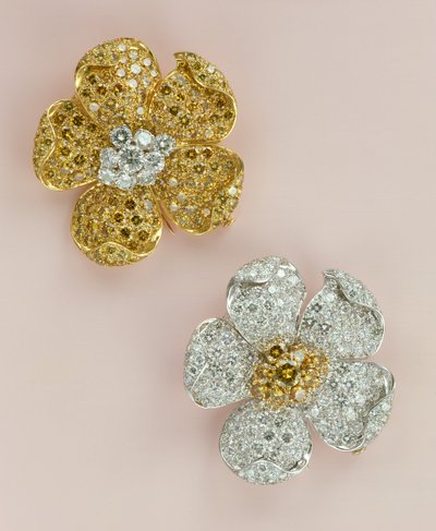 Pair of Flower-Head Brooches by Unbekannt