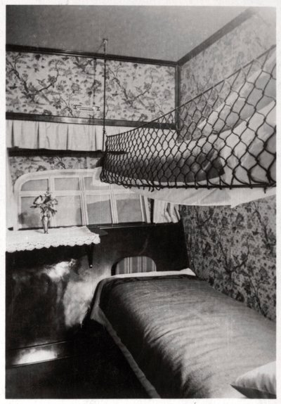 Passenger Cabin at Night, LZ 127 Graf Zeppelin, 1933 by Unbekannt
