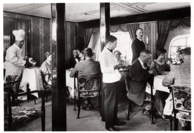 Passengers dining room, Zeppelin LZ 127 Graf Zeppelin, 1933 by Unbekannt