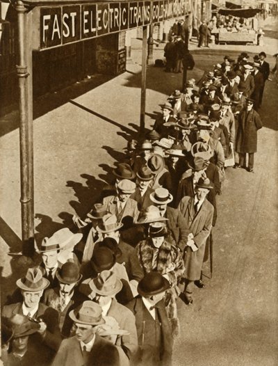 Passengers waiting at Goldhawk Road Station in London during the railway strike by Unbekannt