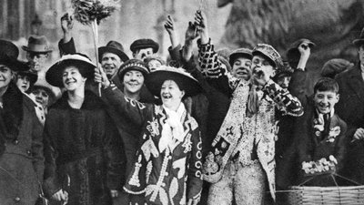Pearly King and Queen in High Spirits, London by Unbekannt