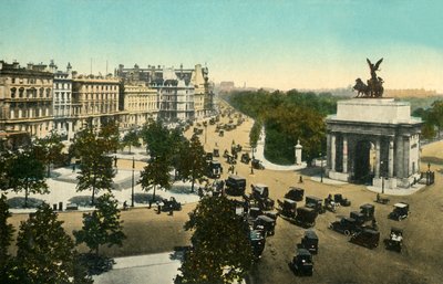 Piccadilly from Hyde Park Corner, London, c1915 by Unbekannt