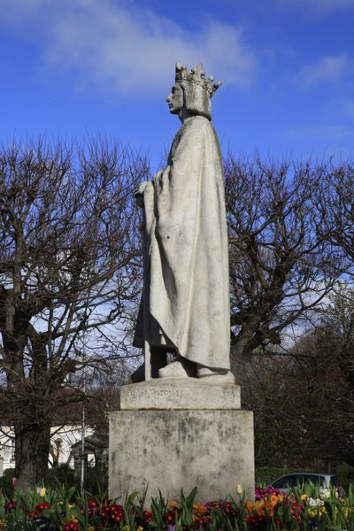 Poissy collegiate church. Statue of Saint Louis. Profile, Poissy, France by Unbekannt