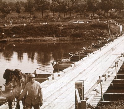 Pontoon bridge over the River Aisne at Venizel, Aisne, France, c1914-c1918 by Unbekannt