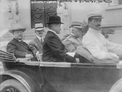 President Roosevelt leaving Institute of Butantan in Sao Paolo with Secretary of State Altino Arantes by Unbekannt
