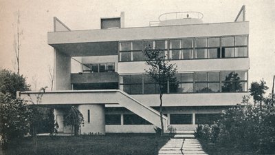 Private House at Garches, near Paris: Garden Front. Architects, Le Corbusier and Pierre Jeanneret by Unbekannt