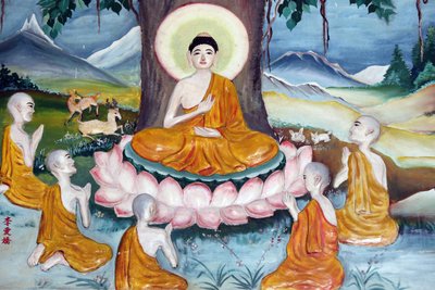 Quan The Am Bo Tat Temple (Pagoda of Avalokitesvara Bodhisattva). Shakyamuni Buddha Preaching the Sermon - The Wheel of Law - to His Five Disciples. Vung Tau, Vietnam by Unbekannt