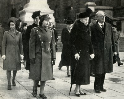 Queen Mary, Princess Elizabeth, Princess Margaret, Armistice Day, 1945 by Unbekannt
