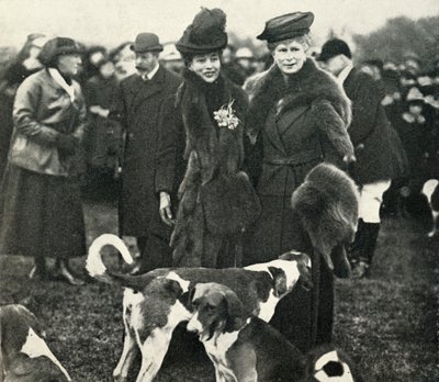 Queen Mary and Queen Alexandra at a meeting of the West Norfolk Hunt in 1920 by Unbekannt