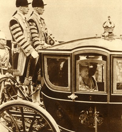 Queen Mary, in her coach of glass, accompanied by Queen Maud of Norway by Unbekannt