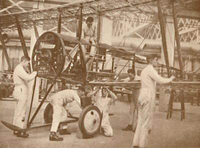 RAF Apprentices Rigging a Plane at the Technical School, Halton, Buckinghamshire, 1927 by Unbekannt