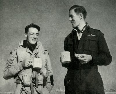 RAF personnel enjoying a cup of tea, Malta, World War II, 1942-1944 by Unbekannt